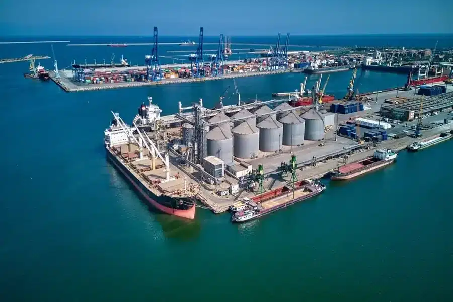 How Commercial Dry Bulk Transport Supports Efficient Supply Chains