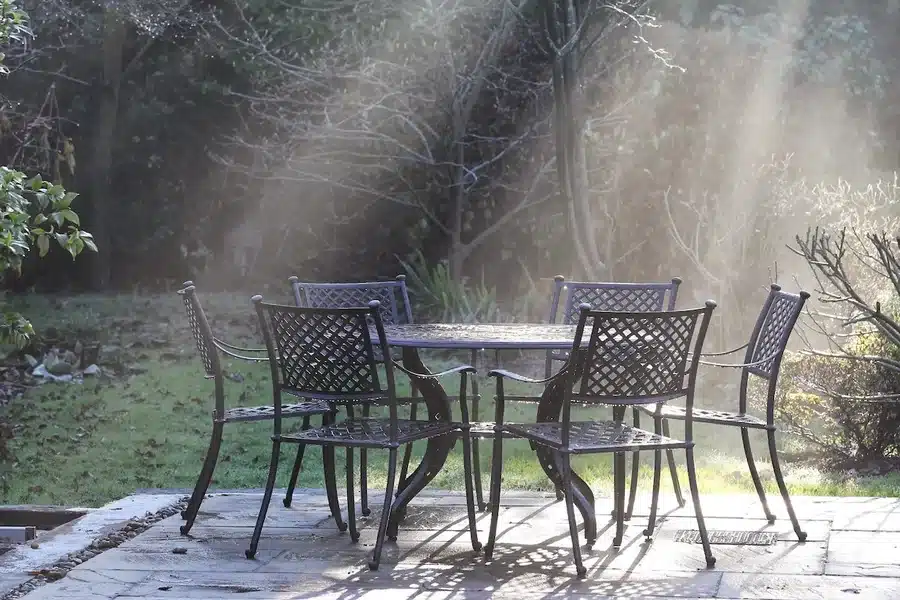 How to Choose Outdoor Furniture That Holds Up Without Constant Maintenance