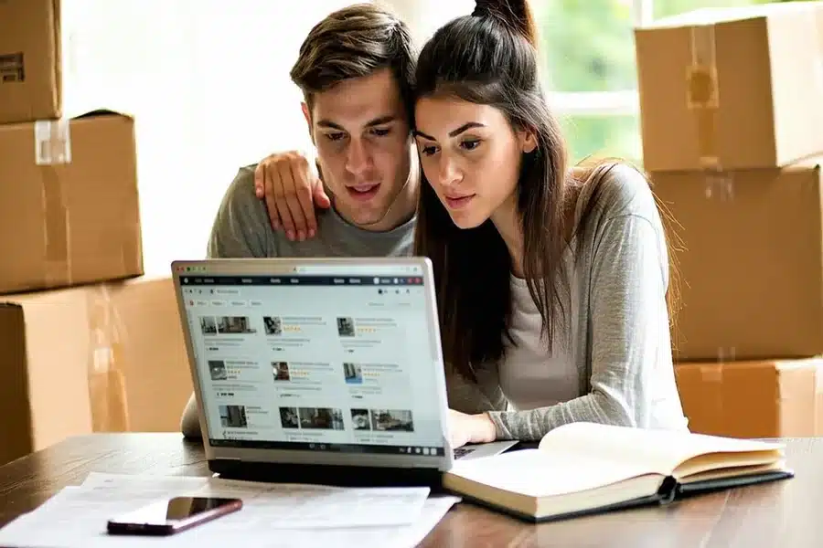 The Impact of Customer Reviews on Choosing Moving Companies